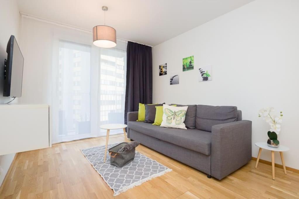 Premium With Balcony! Free Garage Parking Included! Apartamento *