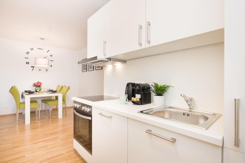 Premium With Balcony! Free Garage Parking Included! Apartamento *